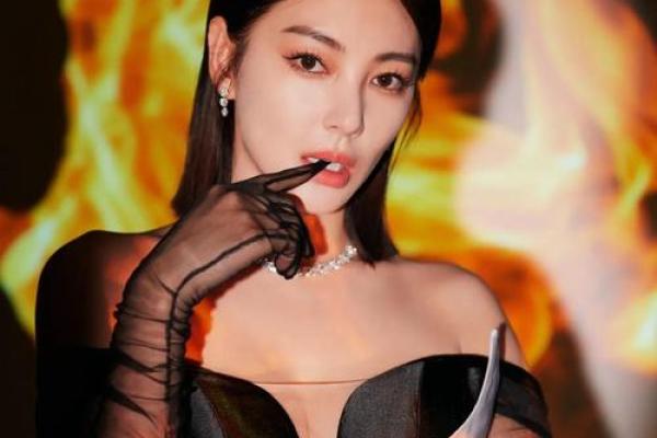 命运密码揭秘:张雨绮八字中的成功之道 命运密码揭秘:张雨绮八字中的成功之道