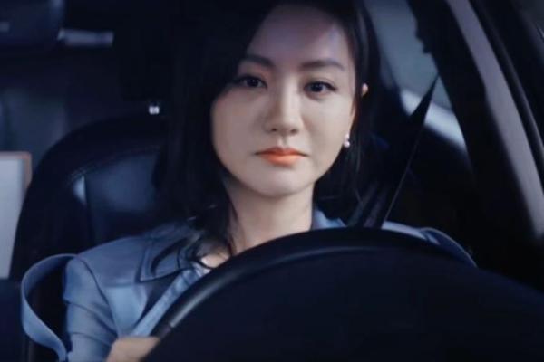 杨蓉八字命理揭示：命运密码背后的暗藏玄机，你忽略了哪些关键点？