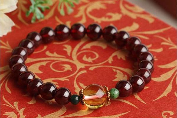 石榴石五行格局揭秘：如何打造你的运势巅峰？