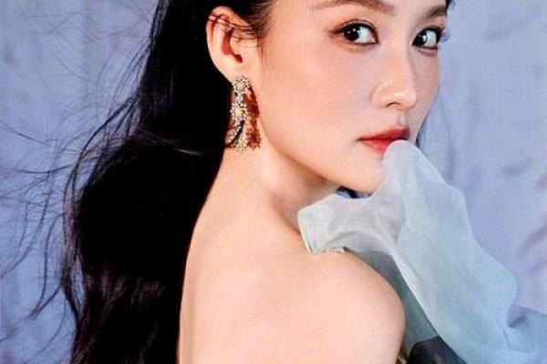 李沁八字解析:如何打破命运束缚,颠覆人生的暗藏玄机 李沁八字解析:如何打破命运束缚,颠覆人生的暗藏玄机