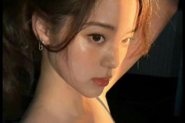 探秘欧阳娜娜的八字命理,如何避开命运中的误区 探秘欧阳娜娜的八字命理,如何避开命运中的误区