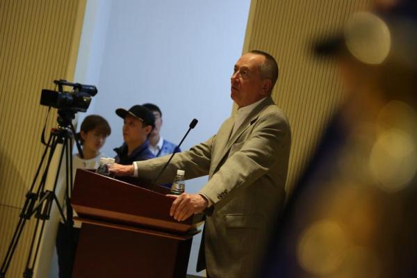 颠覆传统:崔永元如何改变自己的命运,八字中的误区大揭秘 颠覆传统:崔永元如何改变自己的命运,八字中的误区大揭秘