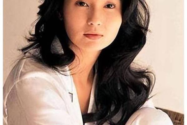 揭开张曼玉命理中的暗藏玄机:她的八字如何反而影响了她的事业 揭开张曼玉命理中的暗藏玄机:她的八字如何反而影响了她的事业