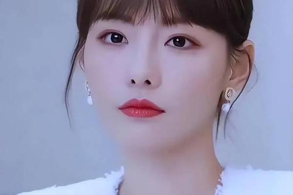 张嘉倪八字命理揭秘：她的命运密码暗藏玄机，你能看懂吗？