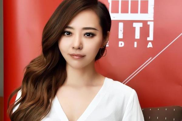 张靓颖八字命理揭秘：她成功的背后是否有命运的误区？