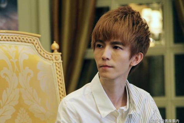 郭敬明命理中的玄机：反而改变了他的人生走向