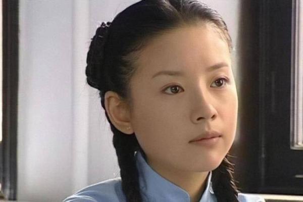 董洁命运密码：她的八字揭示了哪些未知的命运转折