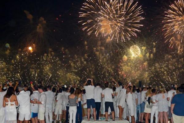 节日与文化的结合：从民俗到全球化庆祝